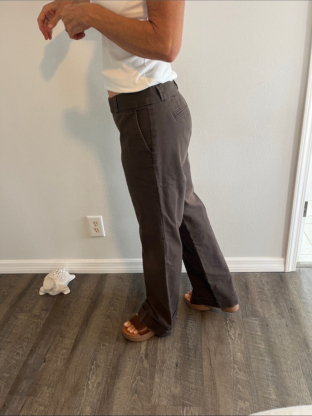Banana Republic womens Dark Brown Chino Pants wide leg with cuff